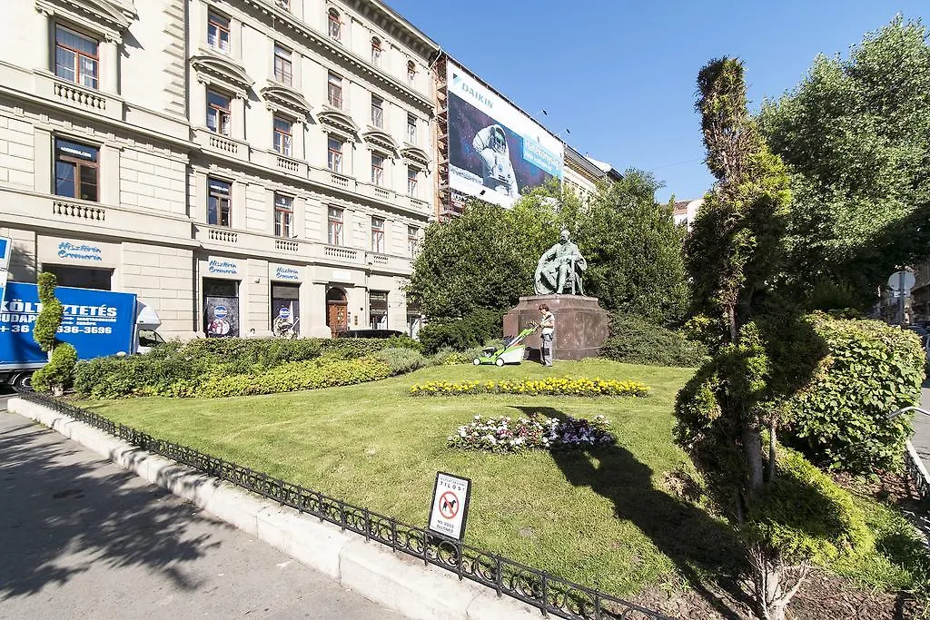 Sweet Dreams At Oktogon Downtown Apartment Budapest Hungary