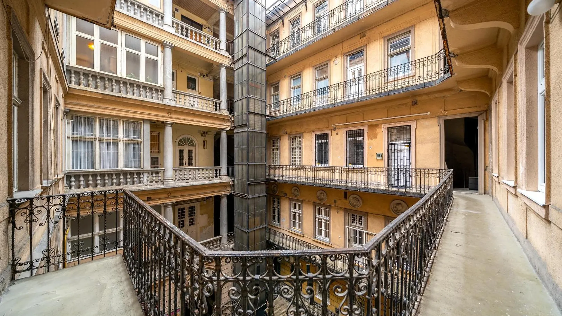Sweet Dreams At Oktogon Downtown Apartment Budapest